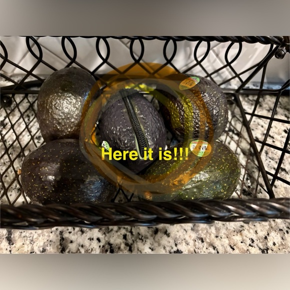 AVOCADO COIN PURSE / SECRET HIDING PLACE REALISTIC LOOKING AVOCADO 🥑 STASH SPOT - Picture 5 of 9